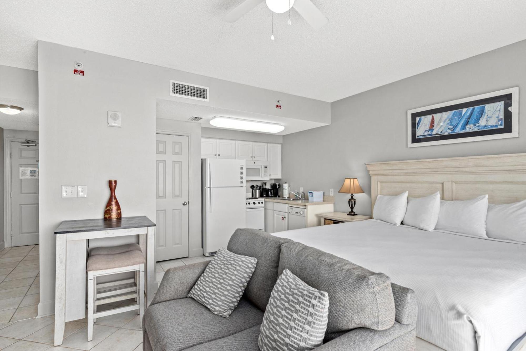 Official Majestic Beach Resort - Over 60 Units - All Ocean Front, Panama City Beach, Fl חדר תמונה
